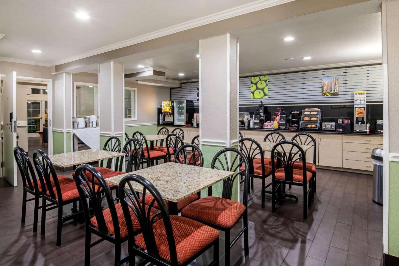 La Quinta Inn By Wyndham San Antonio Brooks City Base Exterior foto